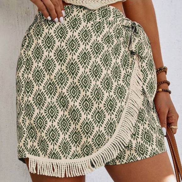 Boho Geo Print Fringe Hem Side Tie Skorts - Picture 6 of 7